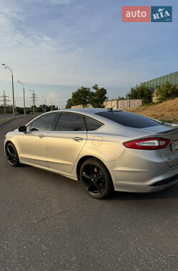 Седан Ford Fusion 2016 в 