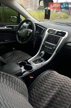 Седан Ford Fusion 2013 в 