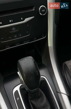 Седан Ford Fusion 2013 в 