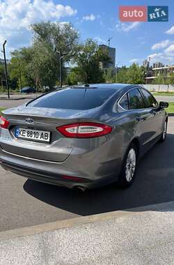 Седан Ford Fusion 2013 в 