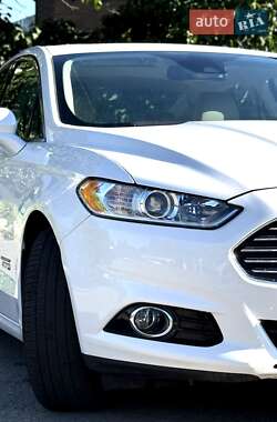 Седан Ford Fusion 2015 в 