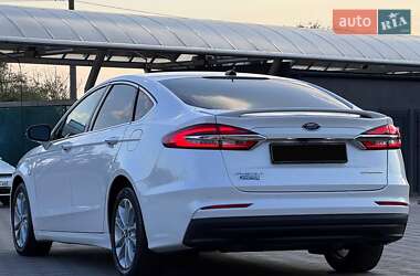 Седан Ford Fusion 2019 в 