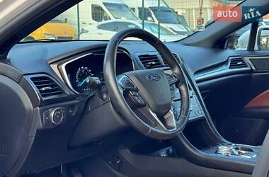 Седан Ford Fusion 2019 в 