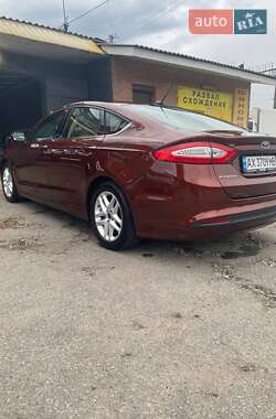 Седан Ford Fusion 2015 в 