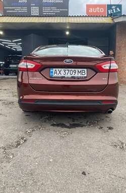 Седан Ford Fusion 2015 в 