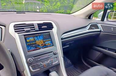 Седан Ford Fusion 2015 в 