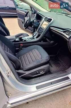 Седан Ford Fusion 2015 в 