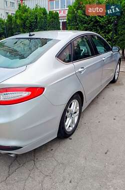 Седан Ford Fusion 2015 в 