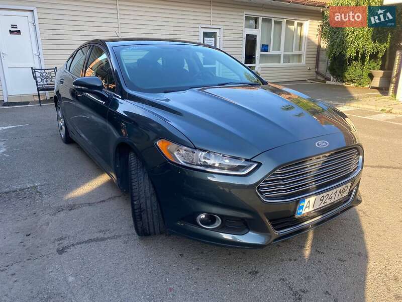 Седан Ford Fusion 2015 в 