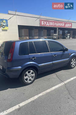 Хэтчбек Ford Fusion 2005 в 