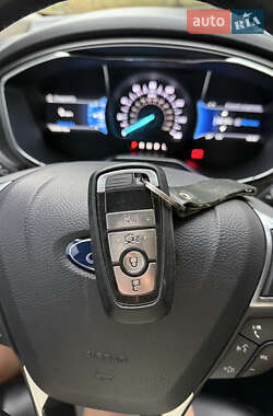 Седан Ford Fusion 2017 в 