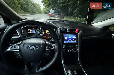Седан Ford Fusion 2017 в 