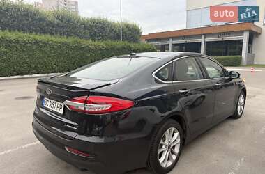 Седан Ford Fusion 2018 в 
