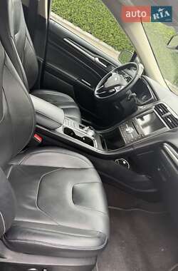 Седан Ford Fusion 2018 в 