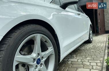 Седан Ford Fusion 2016 в 
