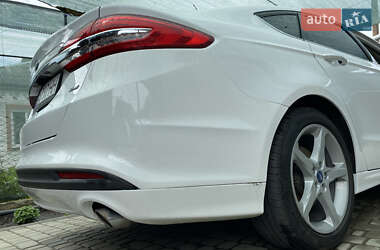 Седан Ford Fusion 2016 в 