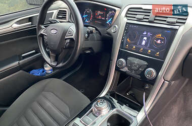 Седан Ford Fusion 2016 в 