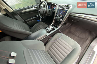 Седан Ford Fusion 2016 в 