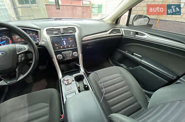 Седан Ford Fusion 2016 в 
