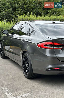 Седан Ford Fusion 2016 в 