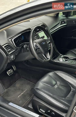 Седан Ford Fusion 2016 в 