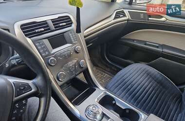 Седан Ford Fusion 2019 в 