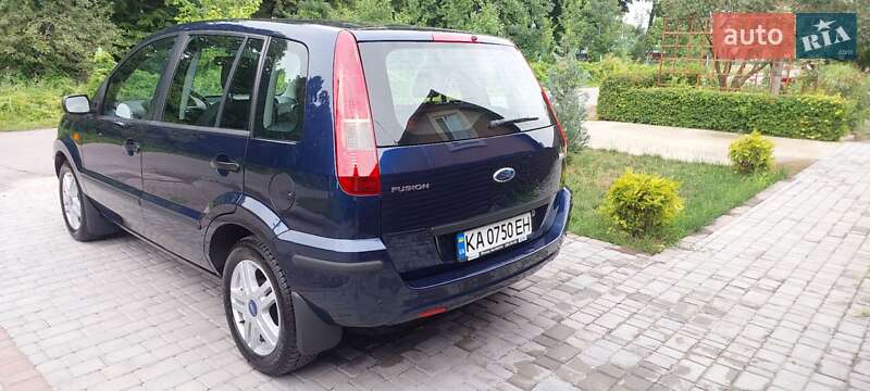Хэтчбек Ford Fusion 2004 в Киеве