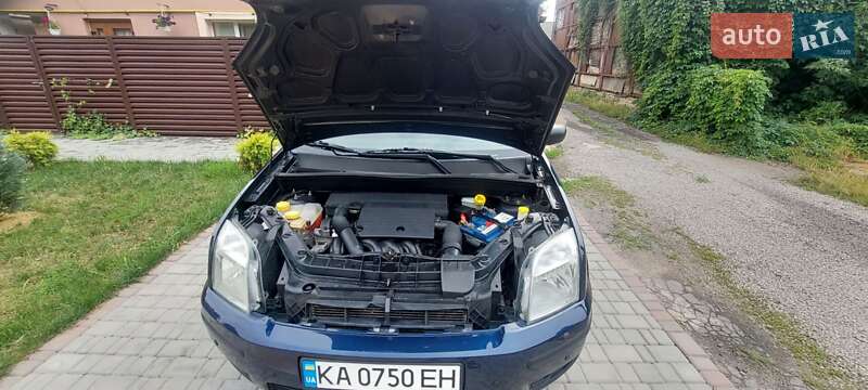Хэтчбек Ford Fusion 2004 в Киеве