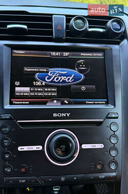 Седан Ford Fusion 2016 в 