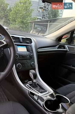 Седан Ford Fusion 2015 в 