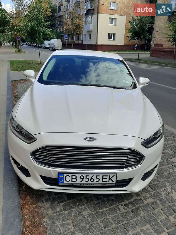 Седан Ford Fusion 2015 в 