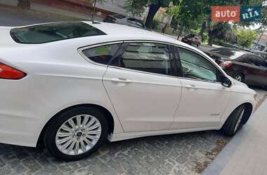 Седан Ford Fusion 2015 в 