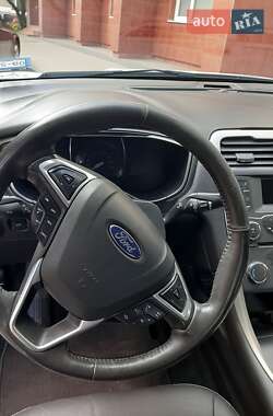 Седан Ford Fusion 2015 в 