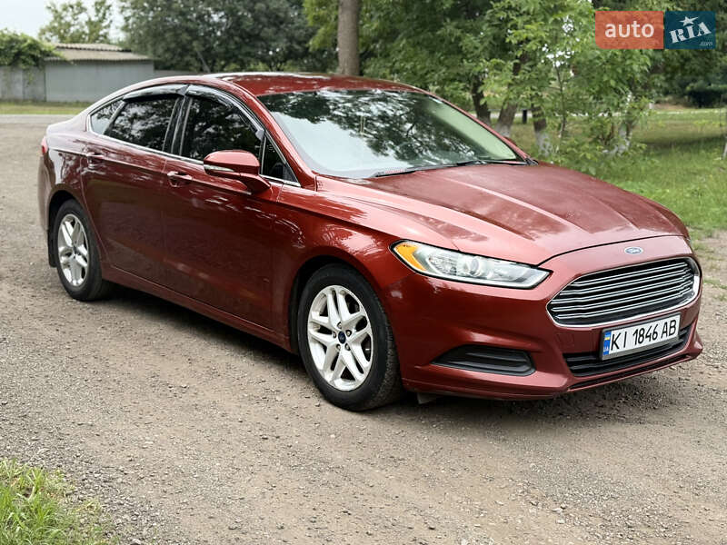 Седан Ford Fusion 2014 в Березане