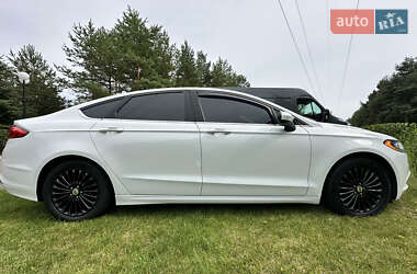 Седан Ford Fusion 2016 в 