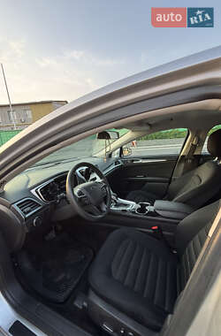 Седан Ford Fusion 2014 в 