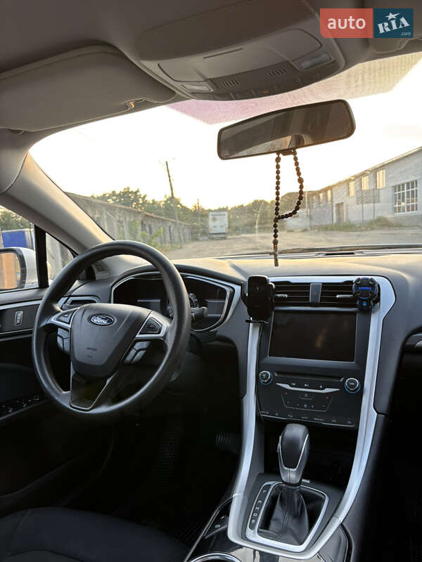 Седан Ford Fusion 2014 в Бучі