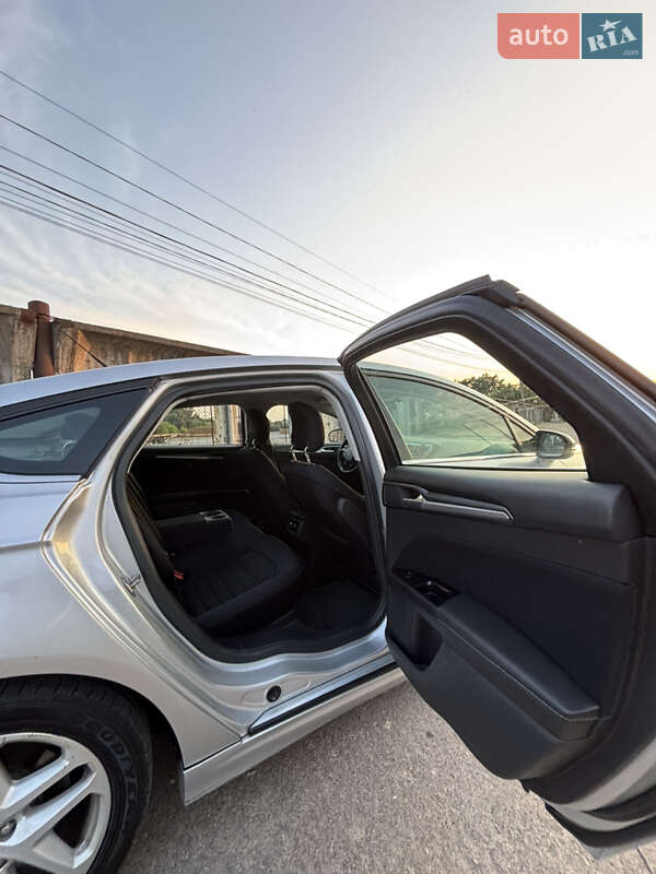 Седан Ford Fusion 2014 в Бучі