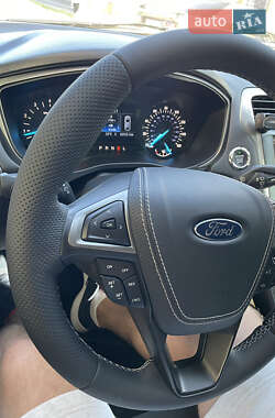 Седан Ford Fusion 2017 в 