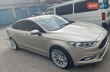 Седан Ford Fusion 2017 в 