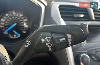 Седан Ford Fusion 2016 в 