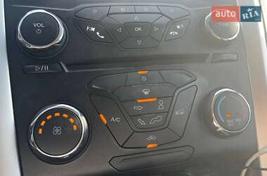 Седан Ford Fusion 2016 в 