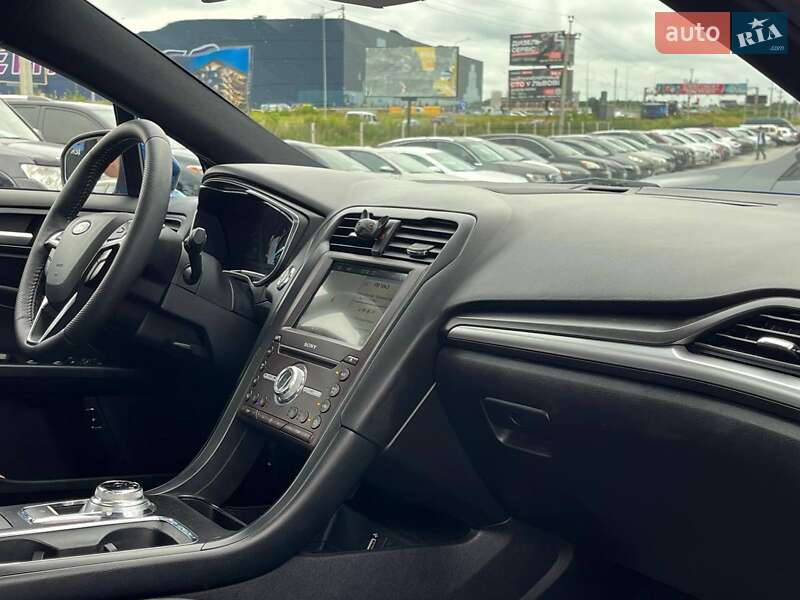 Седан Ford Fusion 2017 в Львові