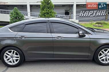 Седан Ford Fusion 2015 в 