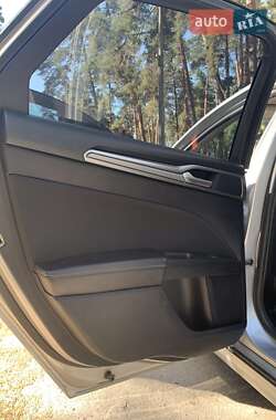 Седан Ford Fusion 2018 в 