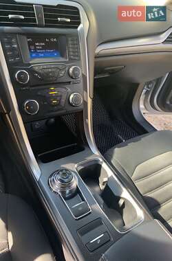 Седан Ford Fusion 2018 в 