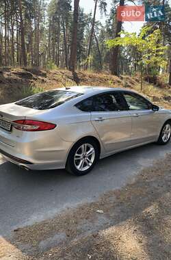 Седан Ford Fusion 2018 в 