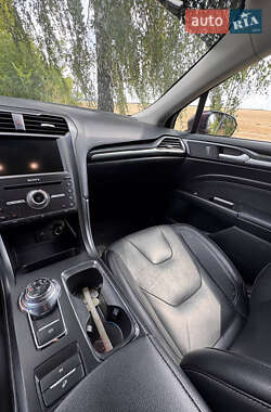 Седан Ford Fusion 2017 в 