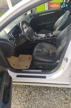 Седан Ford Fusion 2013 в 