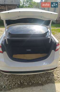 Седан Ford Fusion 2013 в 